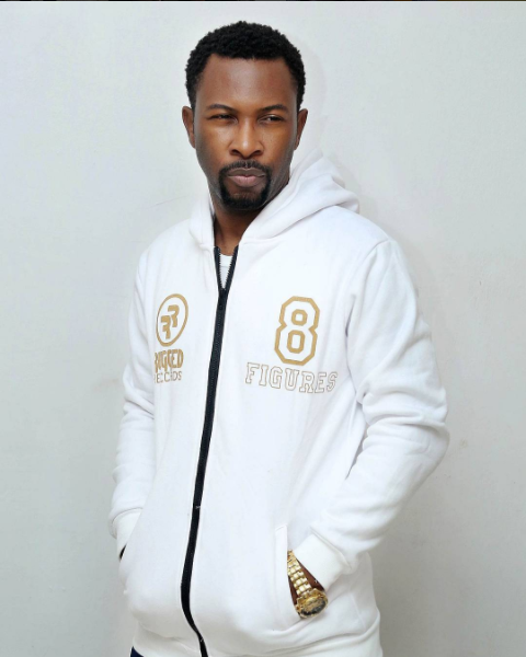 Fans of Naira Marley beat up Ruggedman in London