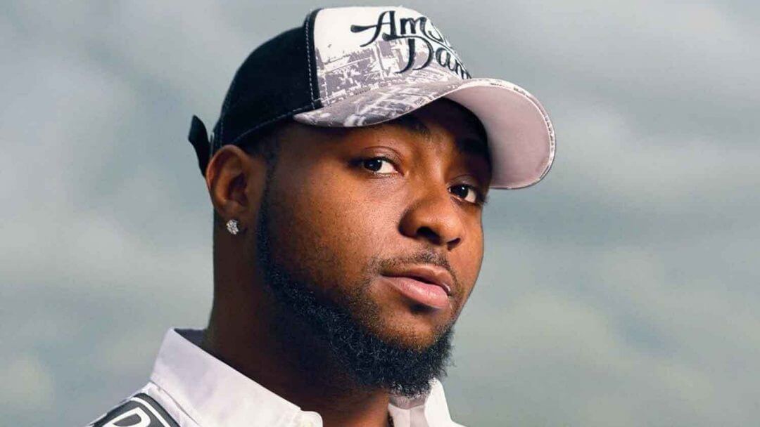 Chioma Give Davido A Hot Lap Dance