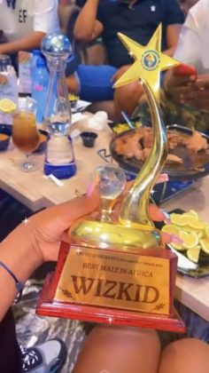 See Wizkid's Hilarious Reaction After Winning an Award in Abuja