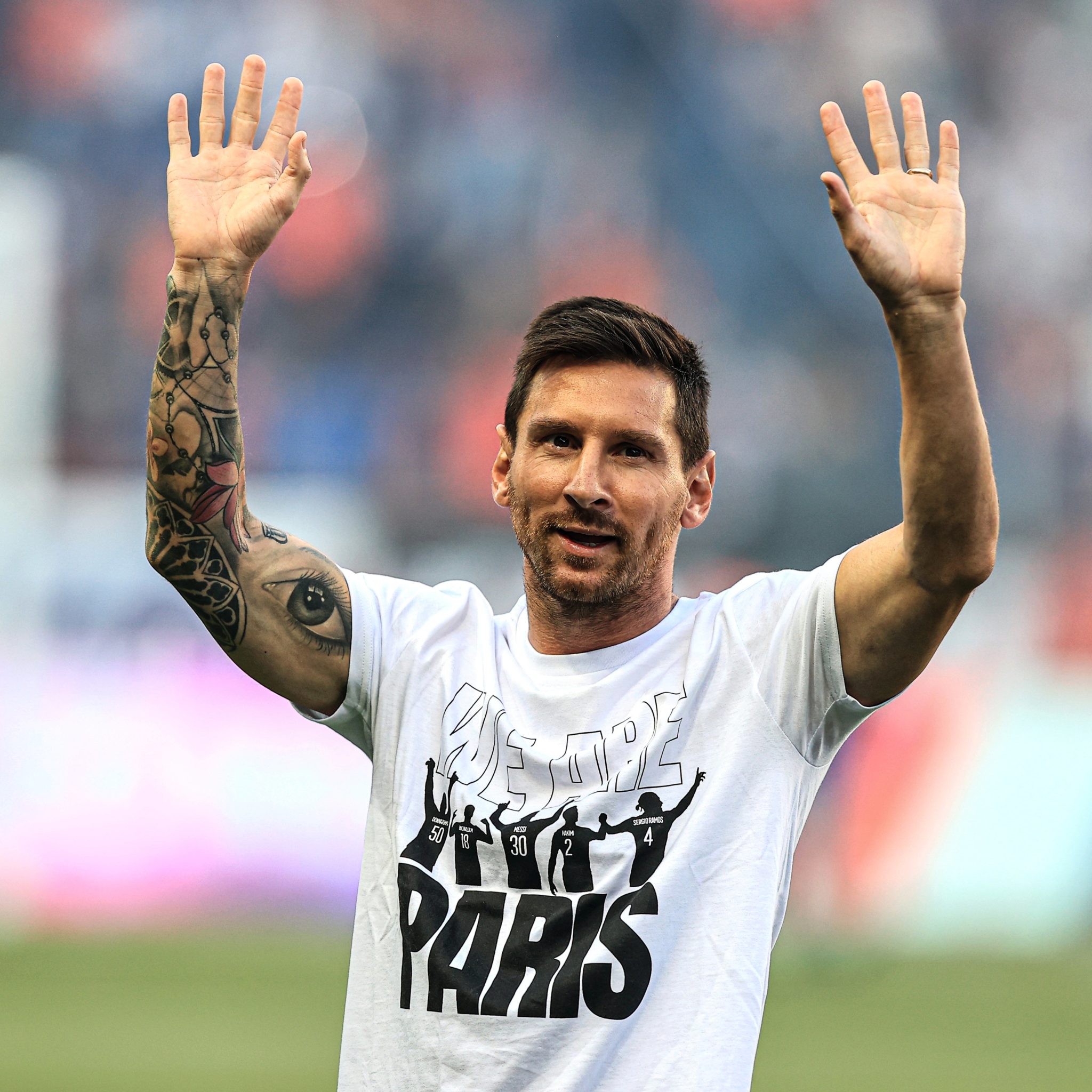 PSG Fans Welcome Lionel Messi to a Loud Ovation - Watch | Notjustok