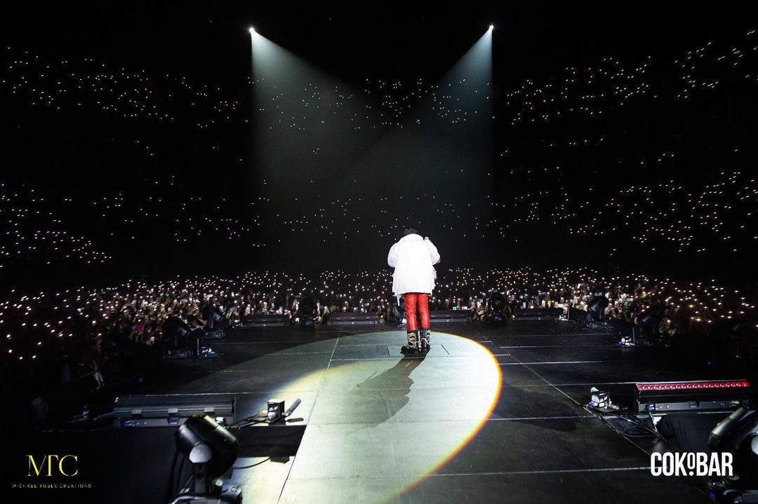 Watch How Burna Boy Arrived O2 Concert on a Spaceship