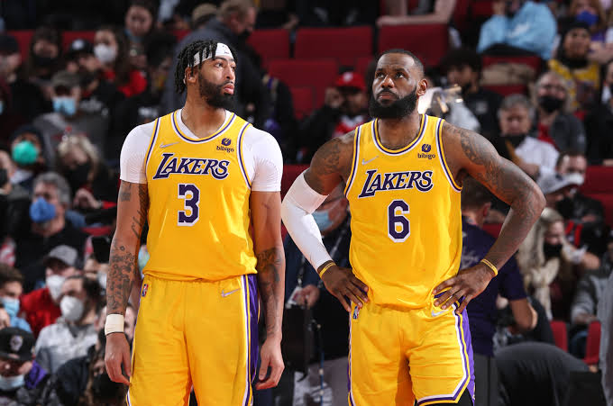 Los Angeles Lakers Miss out on NBA Playoffs | See Details