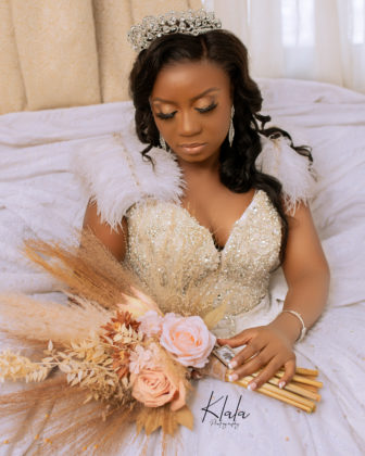 Nikki Laoye and her bouquet