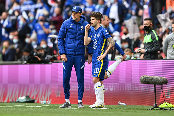 Christian Pulisic standing with Thomas Tuchel