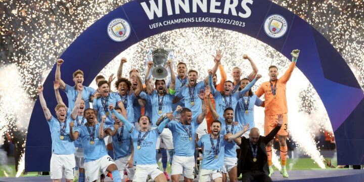 Manchester City players lifting the UCL trophy