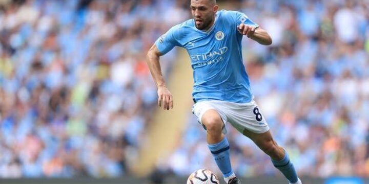 Mateo Kovacic playing for Manchester City