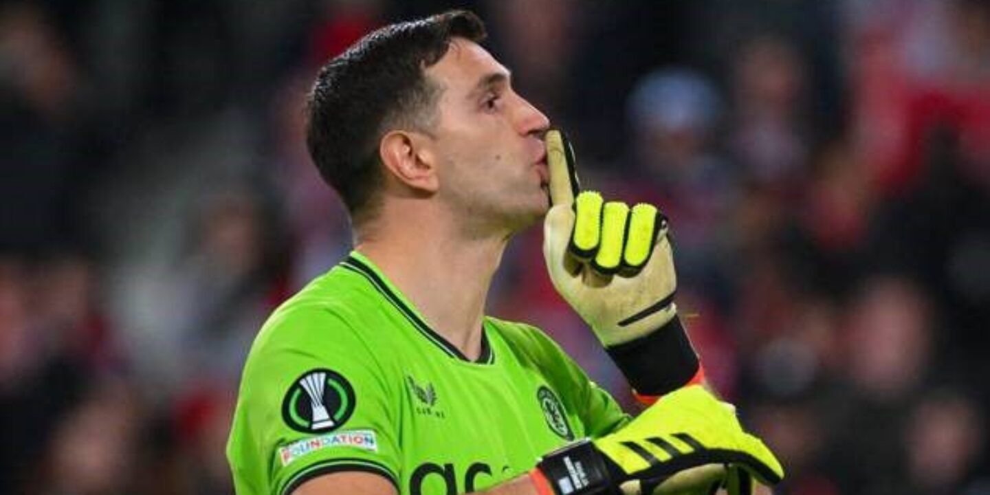 What is the latest Chelsea and Emiliano Martinez transfer news?