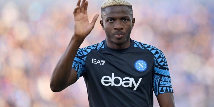 Victor Osimhen waving to Napoli supporters