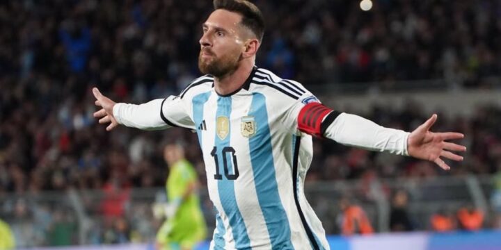 Messi returns to Camp Nou