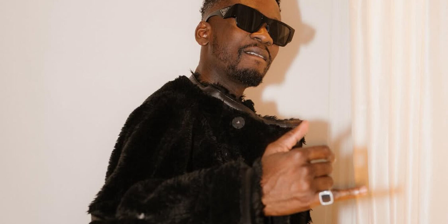 Make E No Tey Lyrics by Mr Eazi