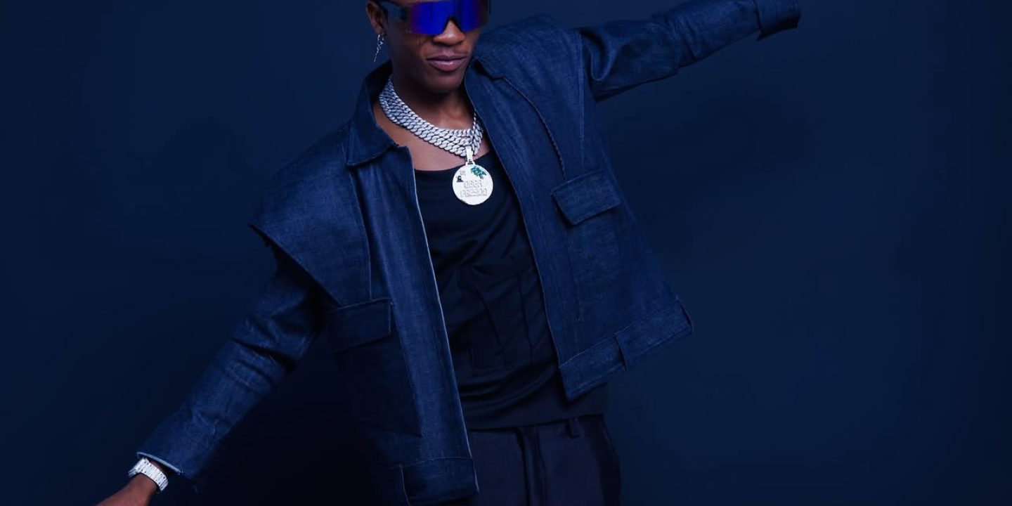 Akamole Lyrics by Teee Dollar