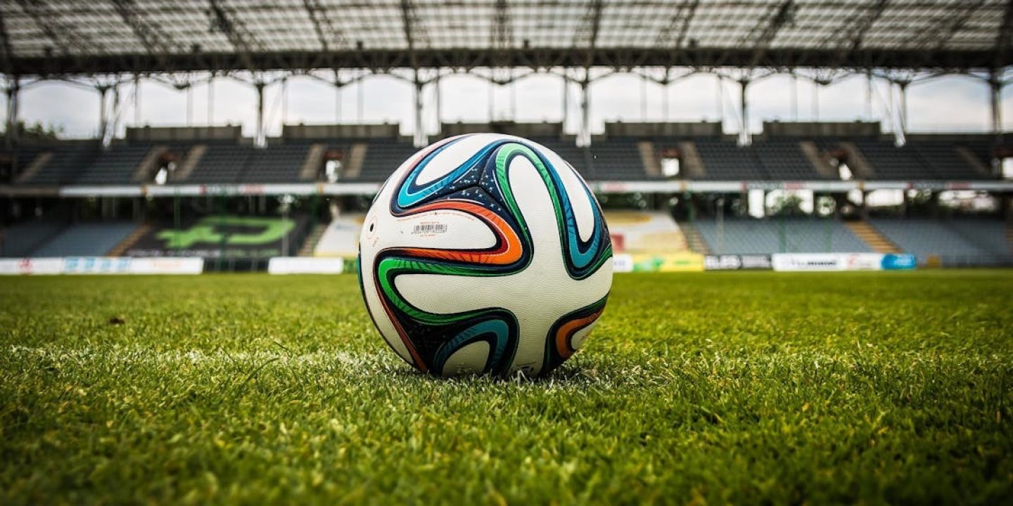 How Nigerian Sports Fans Can Use Football Discipline to Trade Forex Smarter