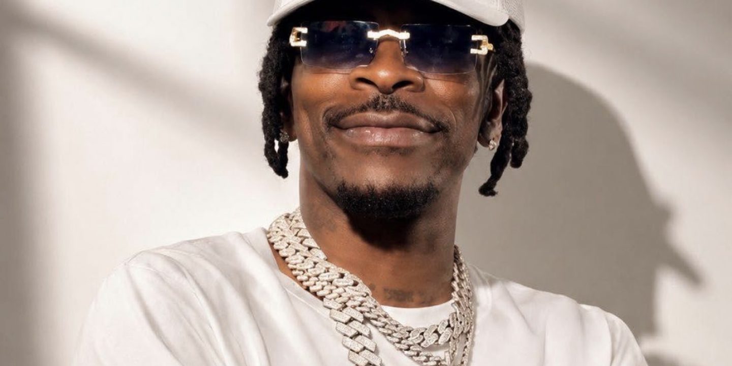 We Deh Inside Lyrics by Shatta Wale